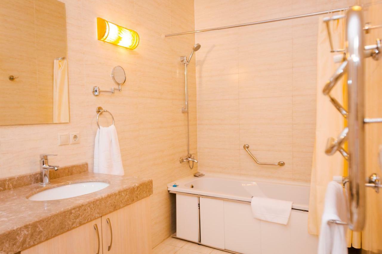 Atb Grand Hotel Atiraw Buitenkant foto